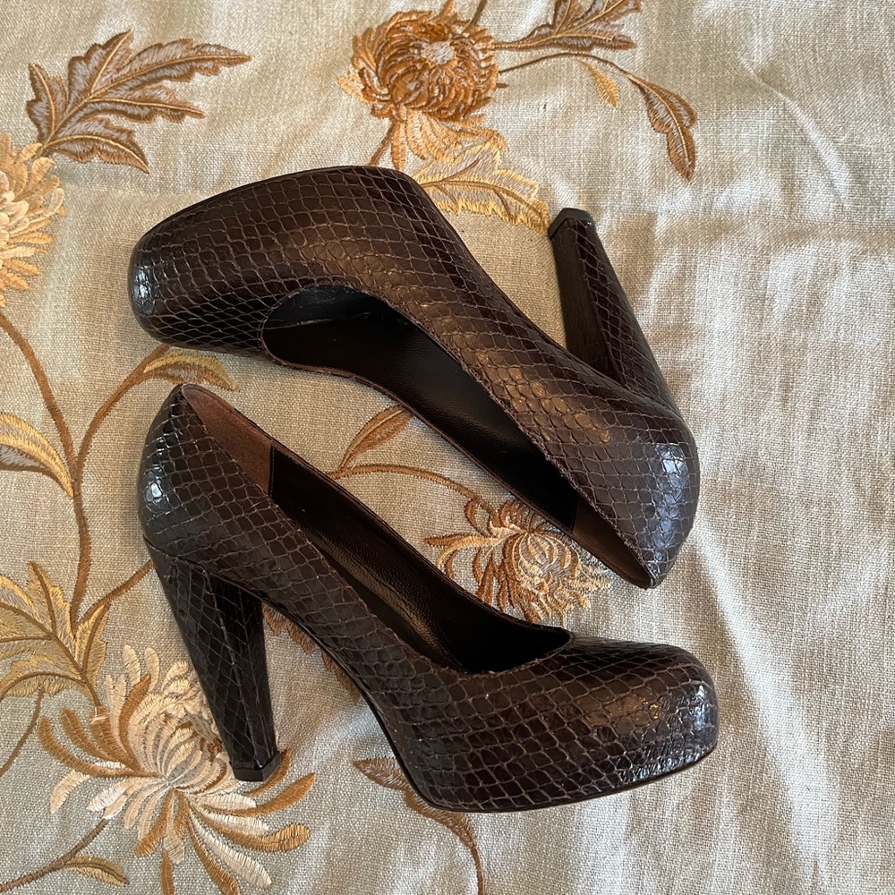 LOEFFLER RANDALL Made in Italy EDITH-W CHOCOLATE WHIPS Closed toe 6 1/2 B